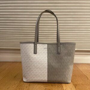 Michael Kors Carter Signature Logo Semi Lux Large Tote Bag